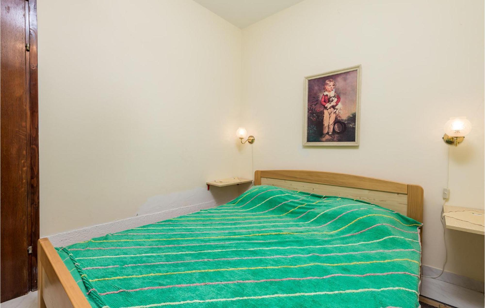 2 Bedroom Nice Apartment In Jablanac Exterior foto