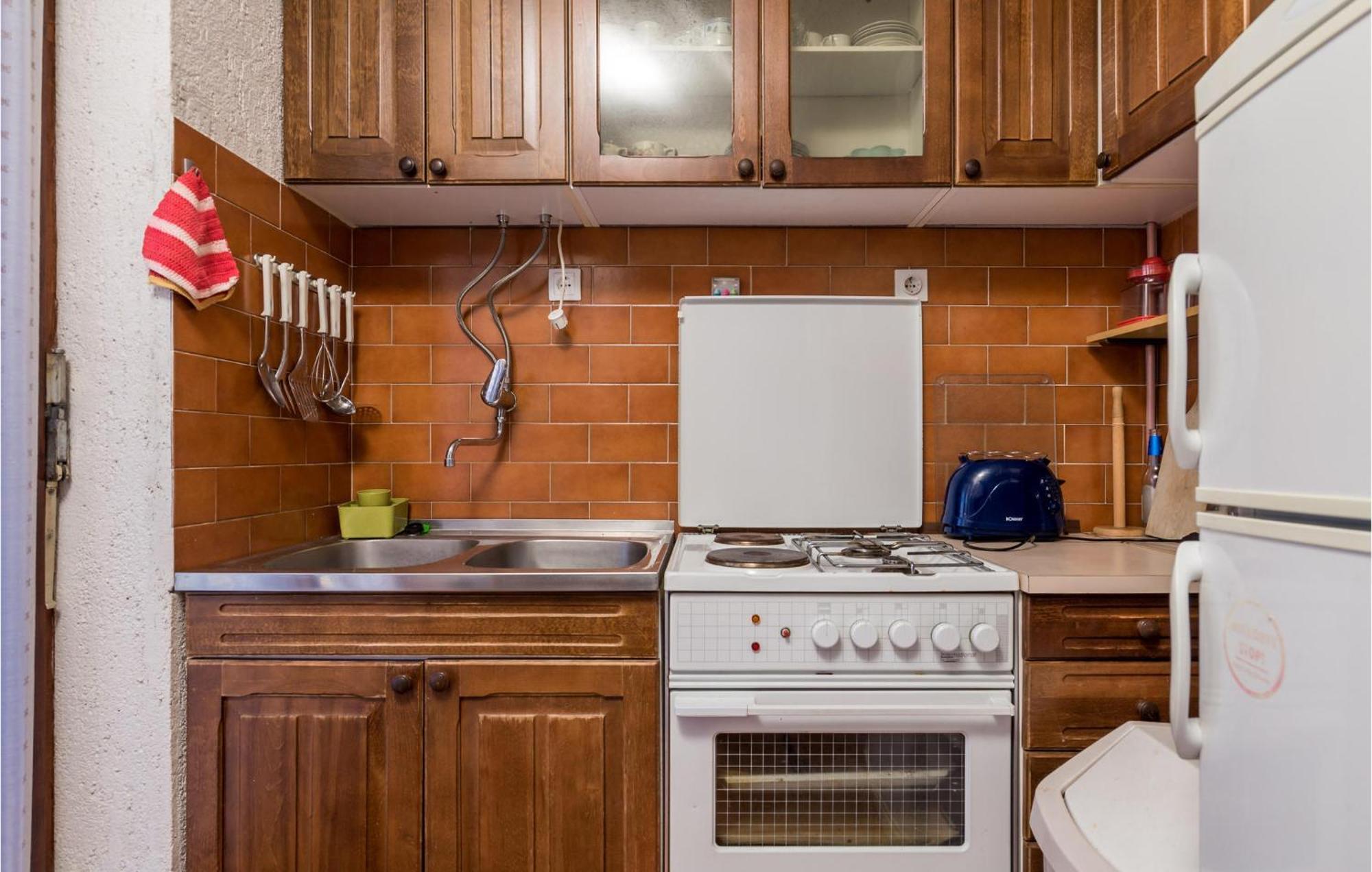 2 Bedroom Nice Apartment In Jablanac Exterior foto