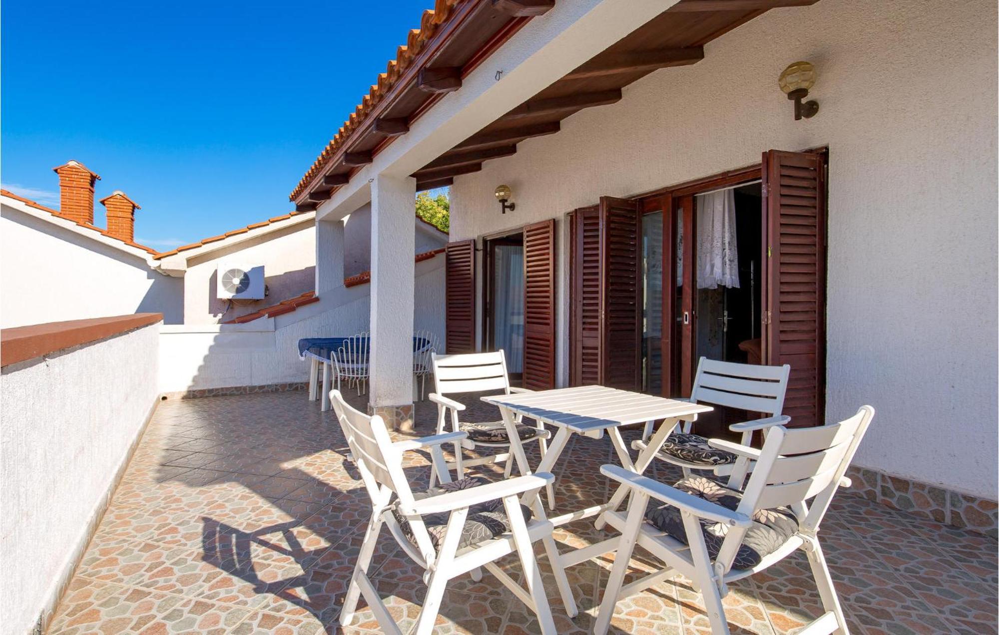 2 Bedroom Nice Apartment In Jablanac Exterior foto